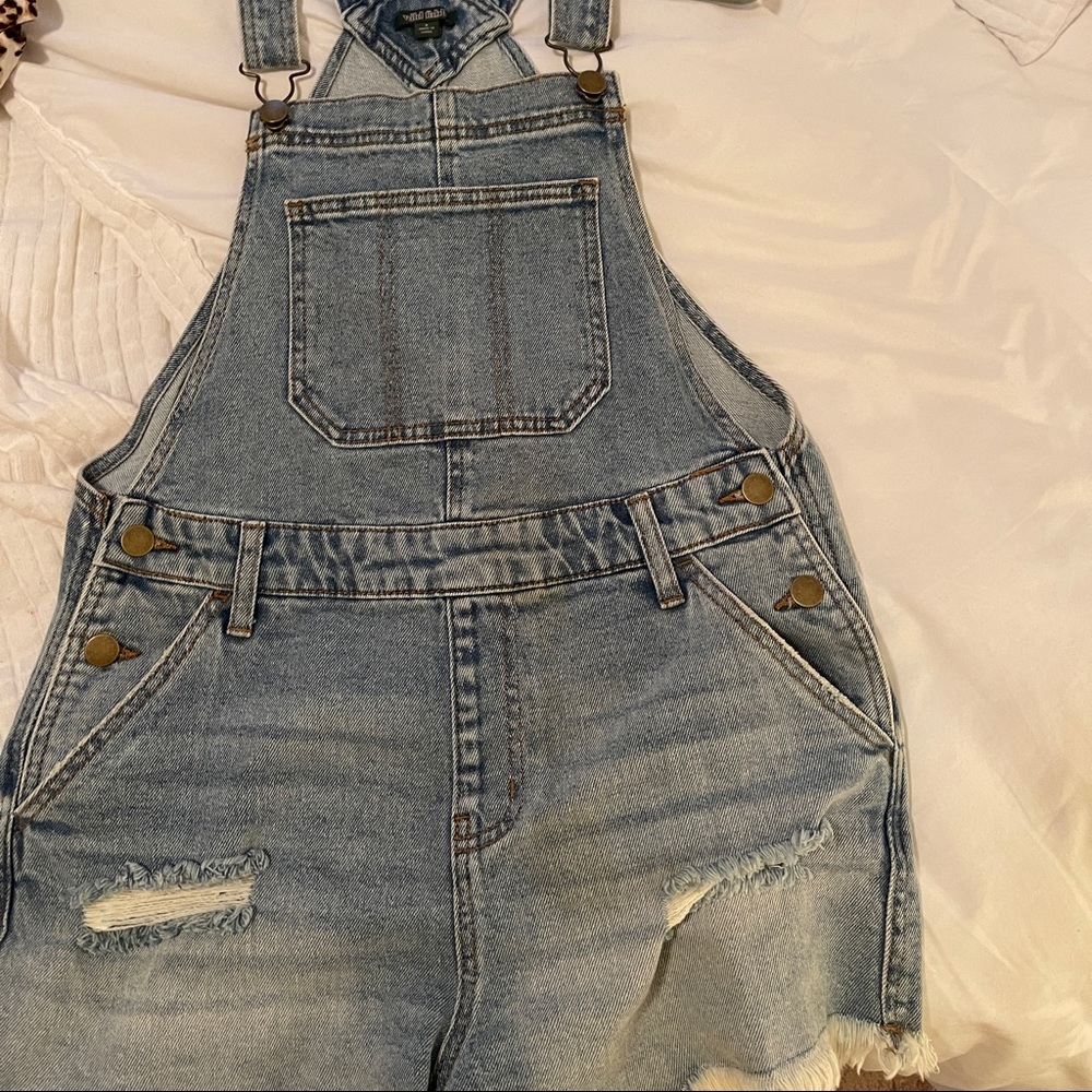 Light wash short overalls